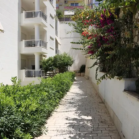 Apartment White - *