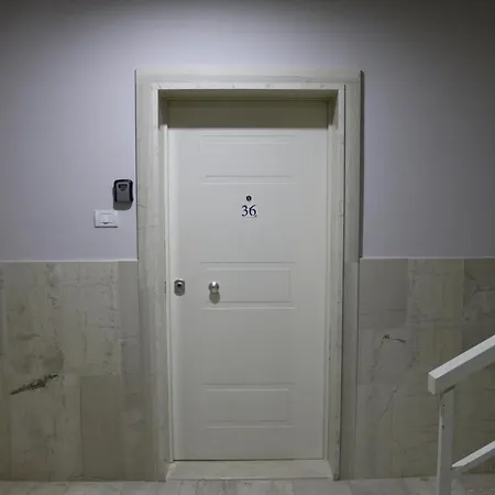 Apartment White - *